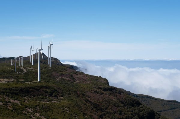 Quelles astuces pour organiser une série de conférences sur l'impact de l'art sur le bien-être mental ?